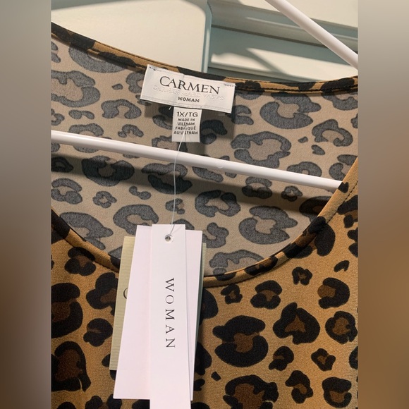 Carmen Marc Valvo Animal Print Top With Ruching And Buttons On One Side NWT 🌴 - Picture 5 of 9